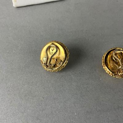 S691 18k Yellow Gold Round Hobnail Style French Clip Earrings