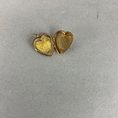 S801 10k Yellow Gold Heart Locket