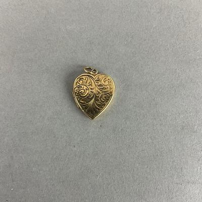 S801 10k Yellow Gold Heart Locket