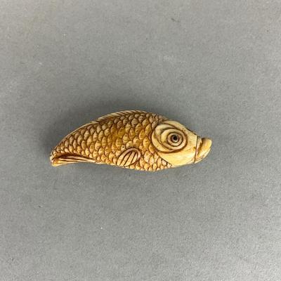 S808 Vintage Bone Carved Koi Fish Snuff Bottle