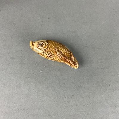 S808 Vintage Bone Carved Koi Fish Snuff Bottle