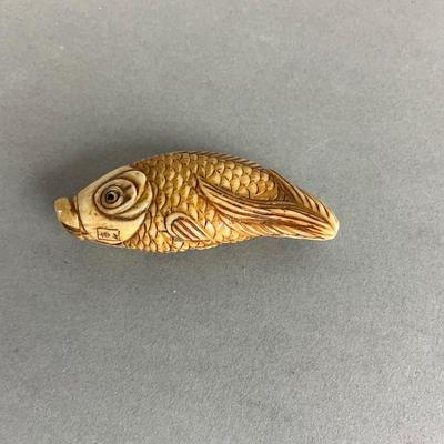 S808 Vintage Bone Carved Koi Fish Snuff Bottle