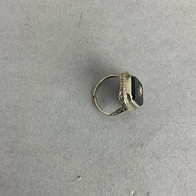 S809 Vintage 14k White Gold and Onyx Diamond Scroll Ladies Ring