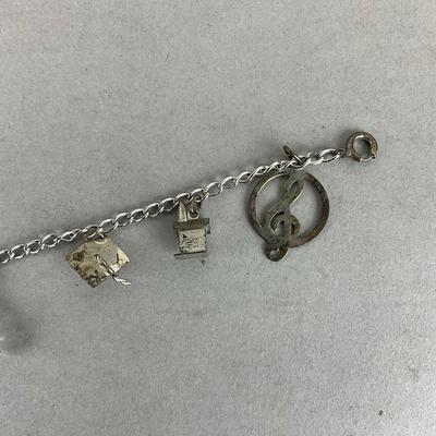 S817 Vintage Sterling Silver Charm Bracelet