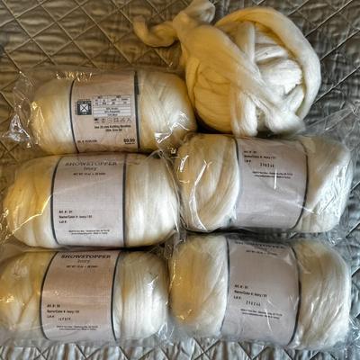 Sale Photo Thumbnail #772: Lot of Ivory Colored Thick Yarn by Showstopper as shown