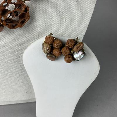 S823 Vintage Miriam Haskell Clay & Walnut Shell Necklace and Earrings