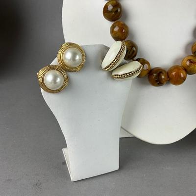 S825 Large Lot of Vintage CINER Necklace and Earrings