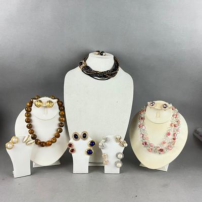 S825 Large Lot of Vintage CINER Necklace and Earrings