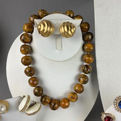 S825 Large Lot of Vintage CINER Necklace and Earrings