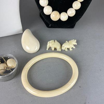 S831 Vintage Bone Jewelry Lot