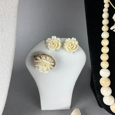 S831 Vintage Bone Jewelry Lot