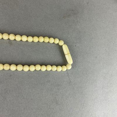 S831 Vintage Bone Jewelry Lot