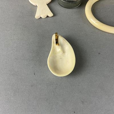 S831 Vintage Bone Jewelry Lot