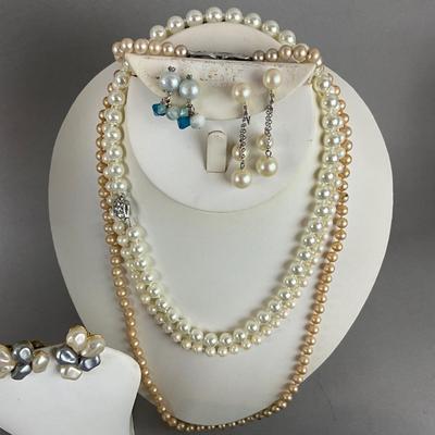 S834 Large Faux Pearl Costume Jewelry Lot