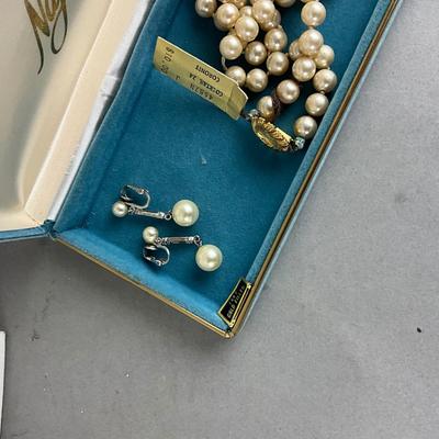 S834 Large Faux Pearl Costume Jewelry Lot