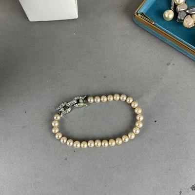 S834 Large Faux Pearl Costume Jewelry Lot
