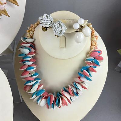 S835 Large Tropical Shell Jewelry Lot