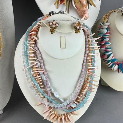 S835 Large Tropical Shell Jewelry Lot
