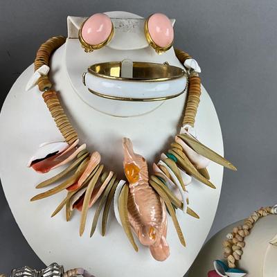 S835 Large Tropical Shell Jewelry Lot