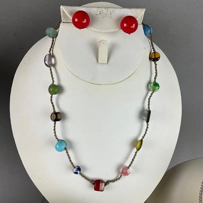 S836 Multi colored Costume Jewelry Necklace and Brooch Lot