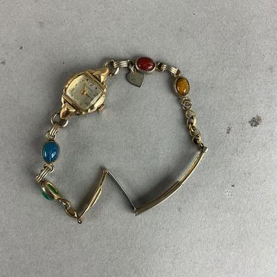 S842 Lot of Men's and Women's Vintage Wristwatches