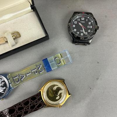 S842 Lot of Men's and Women's Vintage Wristwatches