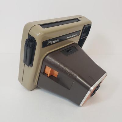 LOT 38: Vintage Kodak Pleaser Instant Camera with Manual & Box