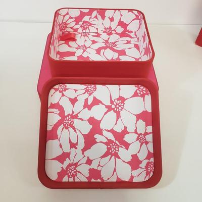 LOT 39: Estee Lauder Parfum Atomizer & Beauty Set New in Box