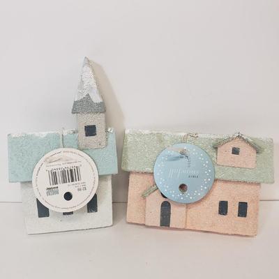 LOT 69: Rustic Holiday Decor Assortment with Martha Stewart Putz Style Houses