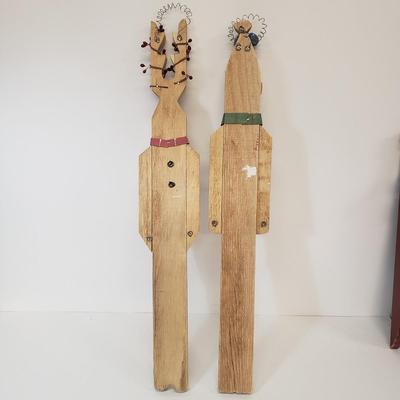 LOT 69: Rustic Holiday Decor Assortment with Martha Stewart Putz Style Houses