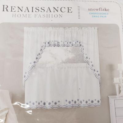 LOT 71: Temptations & Corning Ware Casserole Dishes with Brand New Holiday Home Decor & More