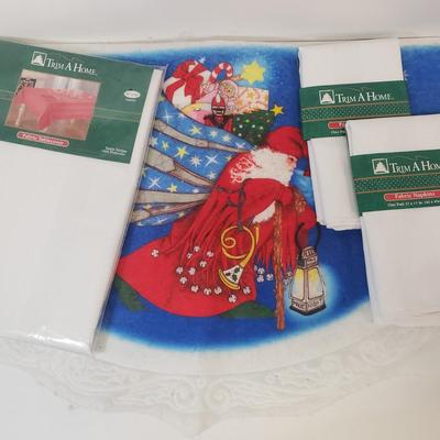 LOT 71: Temptations & Corning Ware Casserole Dishes with Brand New Holiday Home Decor & More