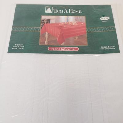 LOT 71: Temptations & Corning Ware Casserole Dishes with Brand New Holiday Home Decor & More