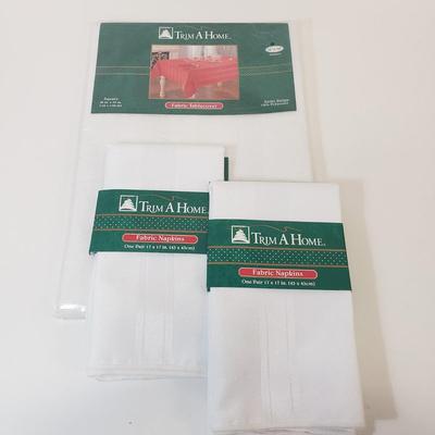 LOT 71: Temptations & Corning Ware Casserole Dishes with Brand New Holiday Home Decor & More