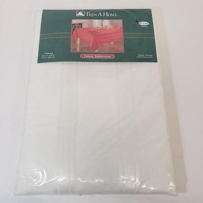 LOT 73: Christmas Poinsettias Table Ware Collection-New Products