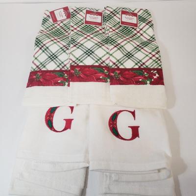 LOT 73: Christmas Poinsettias Table Ware Collection-New Products