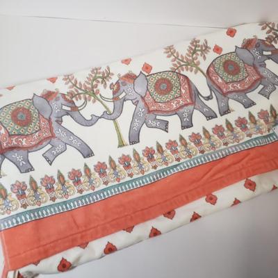 LOT 74: New Elephant Themed Bath Towels, Microfiber Towels, Scented Tealight Candles