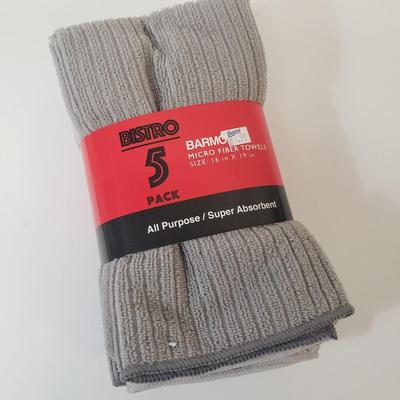 LOT 74: New Elephant Themed Bath Towels, Microfiber Towels, Scented Tealight Candles