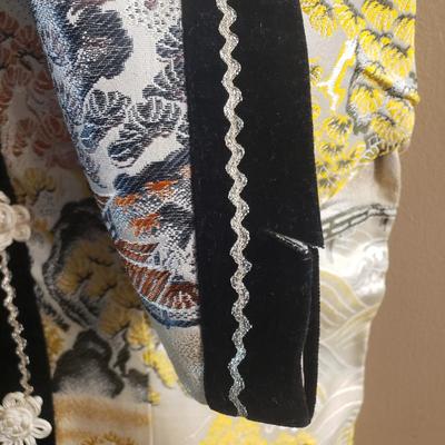 LOT 78: Japanese Kimonos/Robes & Clothing