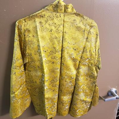 LOT 78: Japanese Kimonos/Robes & Clothing