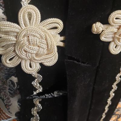 LOT 78: Japanese Kimonos/Robes & Clothing