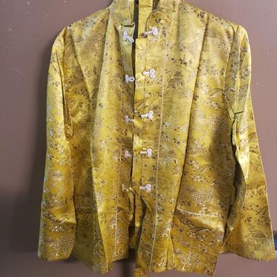 LOT 78: Japanese Kimonos/Robes & Clothing