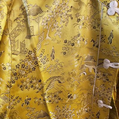 LOT 78: Japanese Kimonos/Robes & Clothing