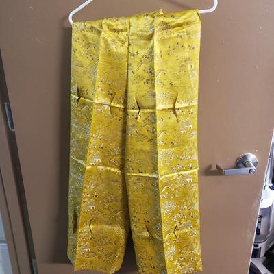 LOT 78: Japanese Kimonos/Robes & Clothing