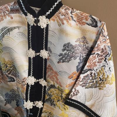 LOT 78: Japanese Kimonos/Robes & Clothing