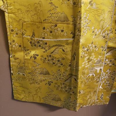 LOT 78: Japanese Kimonos/Robes & Clothing