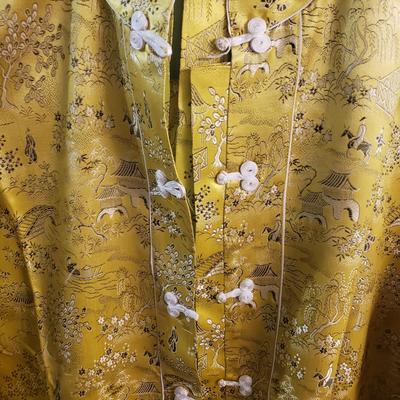 LOT 78: Japanese Kimonos/Robes & Clothing