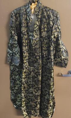 LOT 78: Japanese Kimonos/Robes & Clothing