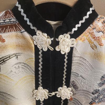 LOT 78: Japanese Kimonos/Robes & Clothing