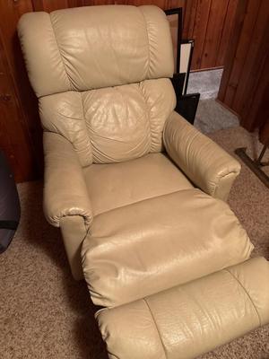 Sale Photo Thumbnail #178: Located upstairs, bring help to remove. In decent shape.